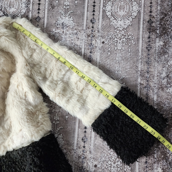 Y2K Faux Fur Jacket - Picture 9 of 12